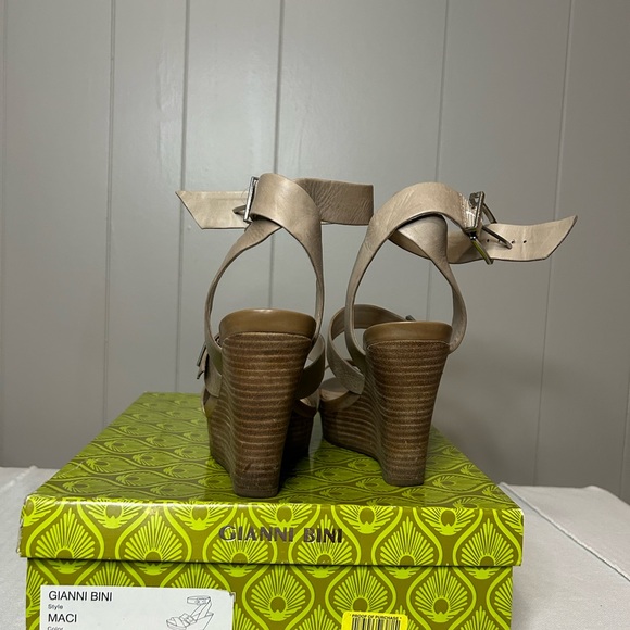 Wedge sandal - Picture 2 of 4